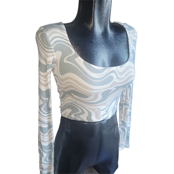 Harlow Scoopneck Patterned Long Sleeve Crop Top S - Picture 2 of 6